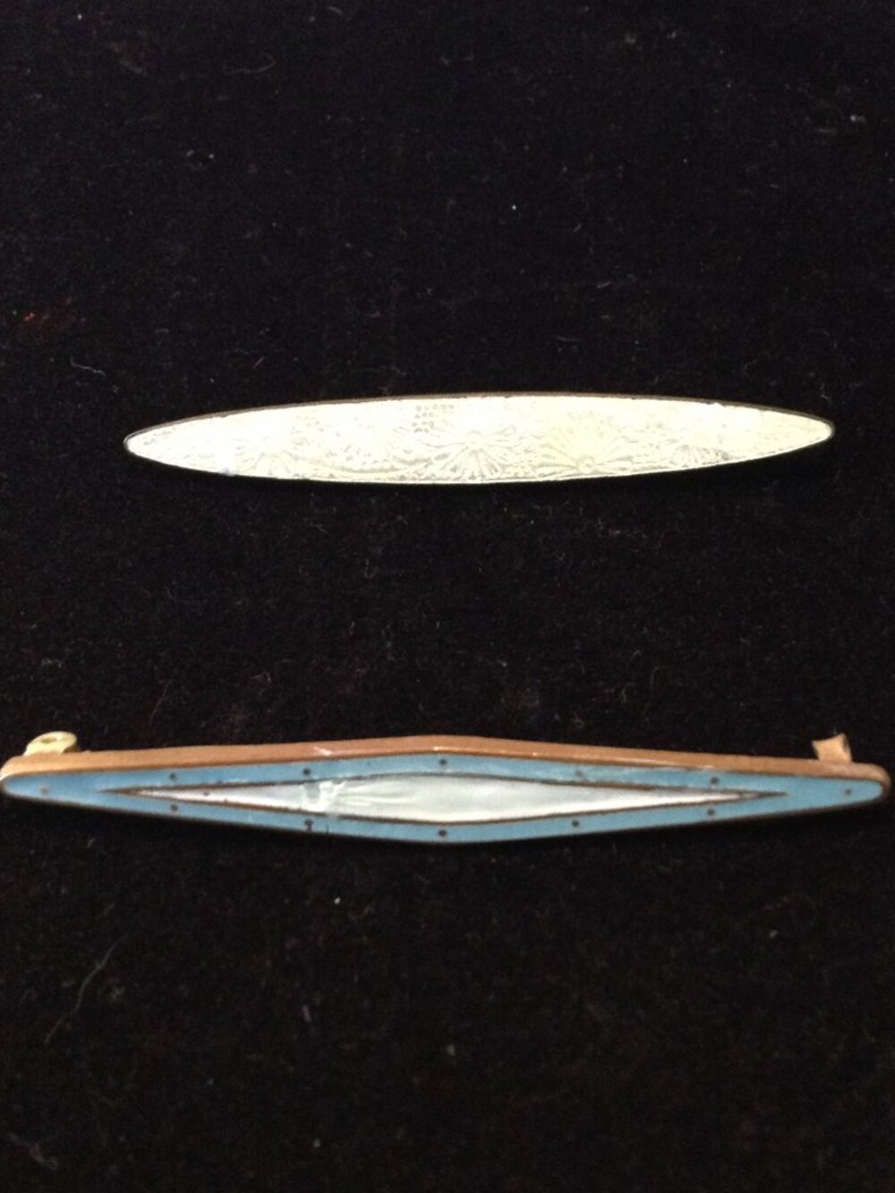 VTG 25-45's Pair Enameled Bar Brooches Art Deco Damascene Engraving Arrow Shaped